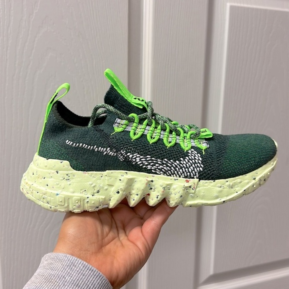 NIKE x SPACE HIPPIE 01 | Carbon Green/White | BNIB | Size 5Y/6.5W